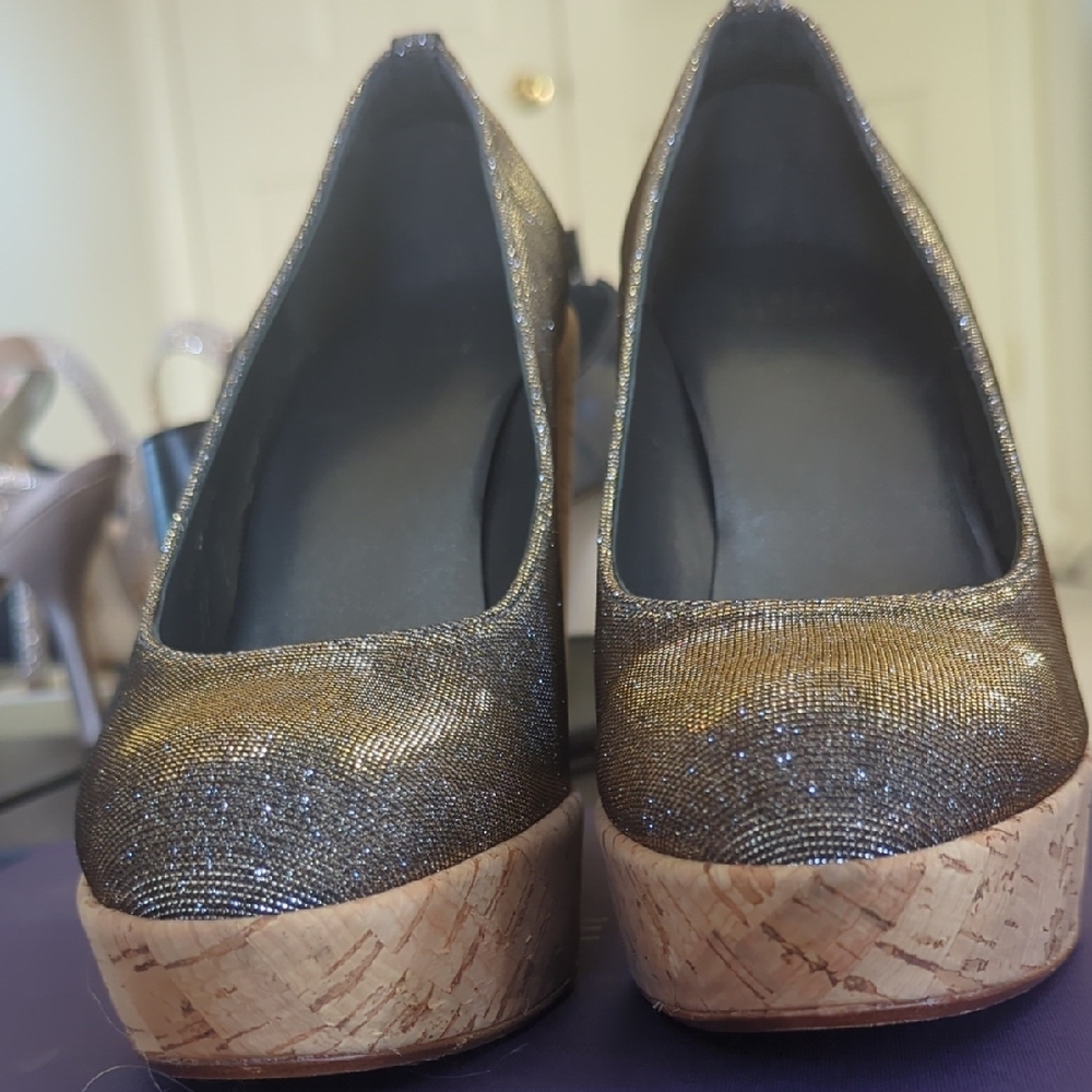 Gold Shimmering Platform Heels with Textured Finish